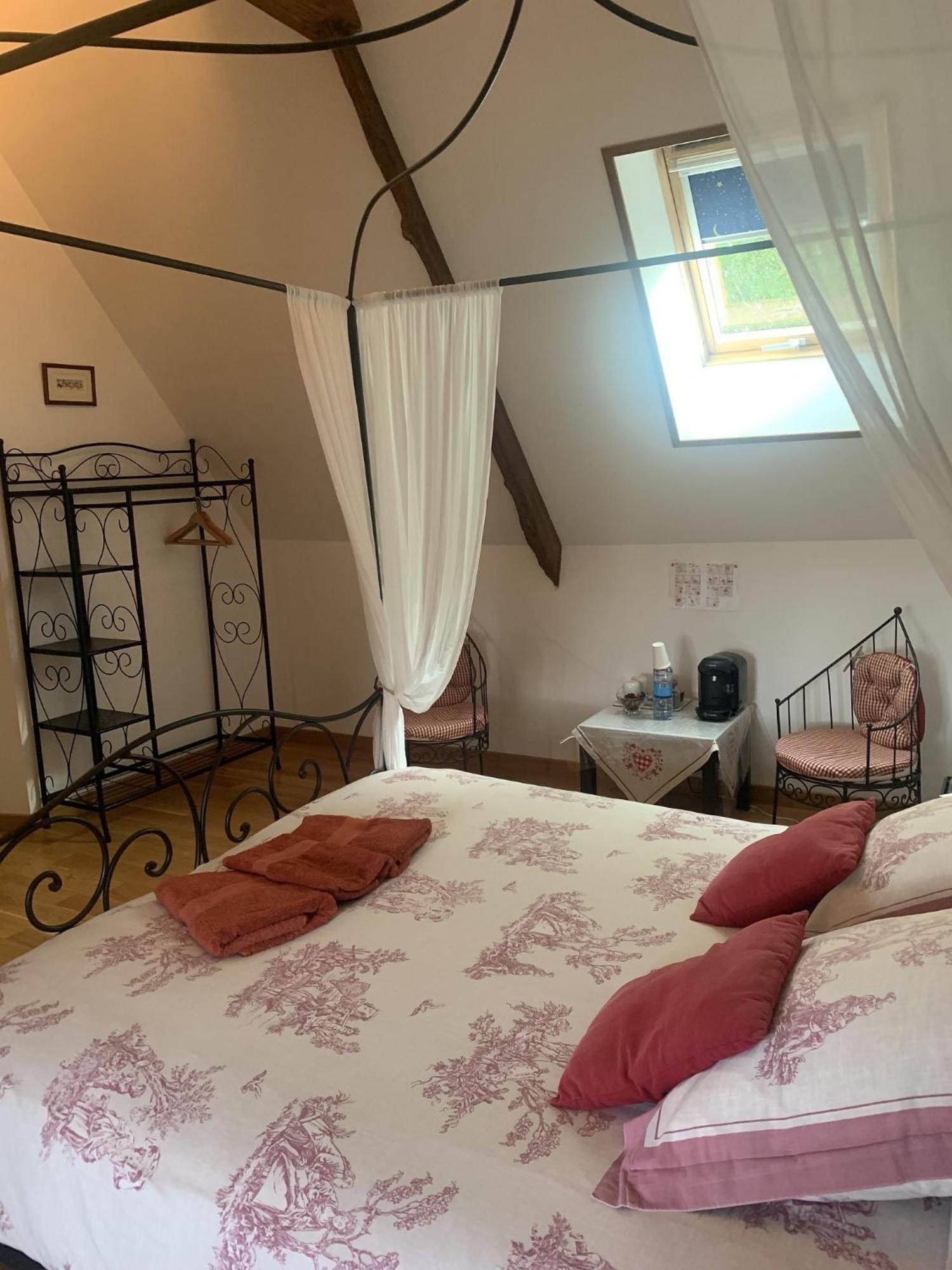 Le Clos Des Tilleuls D Day Home, Chambres D'Hotes, Suite Avec Sauna Privatif, Suite Avec Balneotherapie Privative, En Supplement Option Spa Bain A Remous La Vendelee Екстер'єр фото